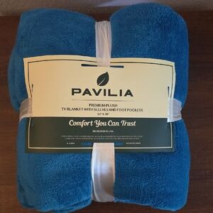 Blue Plush TV Blanket with Sleeves